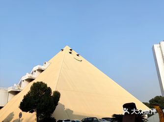 长沙城内出现了一座微笑金字塔