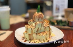 Caramel Nut Toast Pyramid