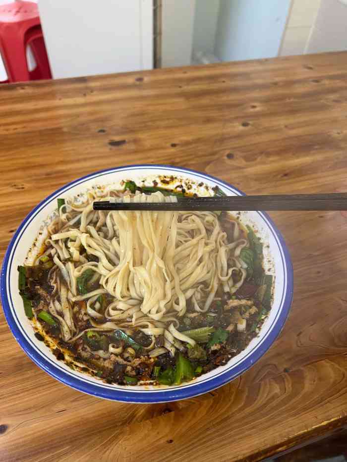 叶伟胡辣壳牛肉面(第15店)-"新开不久的一家面馆~主打牛肉面~胡辣壳是