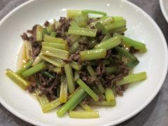 芹菜炒牛肉-红灯笼龙凤饭店(宁波老字号店)