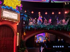 -小镇影院迪士尼小熊Duffy与他的朋友合影地