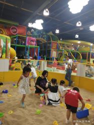 -维佳童话镇演出现场(徐东店)
