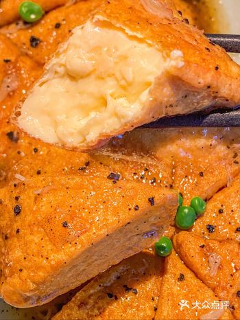 意外在海鲜餐厅挖到绝绝子黑松露豆乳糕