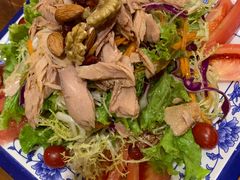 东镇金枪鱼蔬菜沙拉-老东镇啤酒屋海鲜加工·蒸汽海鲜·海鲜烧烤(台东店)