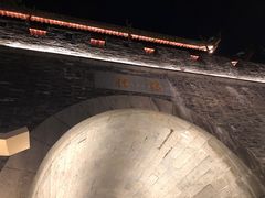 -吴山路夜市