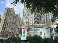 东边的新玛特商场-世纪广场