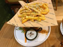 -Mark&Mars Restaurant