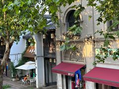 -猫的天空之城概念书店(杭州南宋御街店)