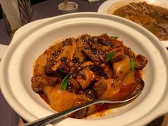 菌香萝卜牛腩煲-京参園海鲜餐厅