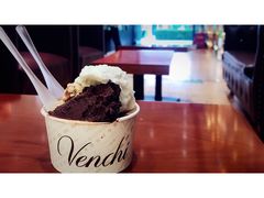 榛子巧克力冰淇淋-VENCHI 闻绮(上海佛罗伦萨小镇店)