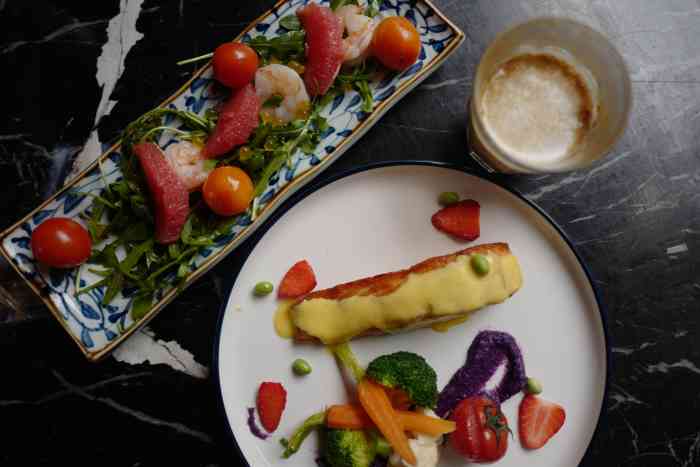 coffee tree(武康路店)-"看好话剧 安福路有点萧条了 就沿着武康路.