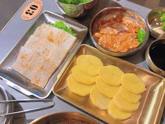 -围炉肉舍•炭烤活鳗•丹东海鲜烤肉(步行街店)