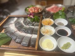-围炉肉舍•炭烤活鳗•丹东海鲜烤肉(步行街店)