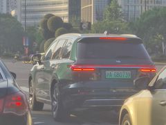 -理想汽车(世纪汇店)