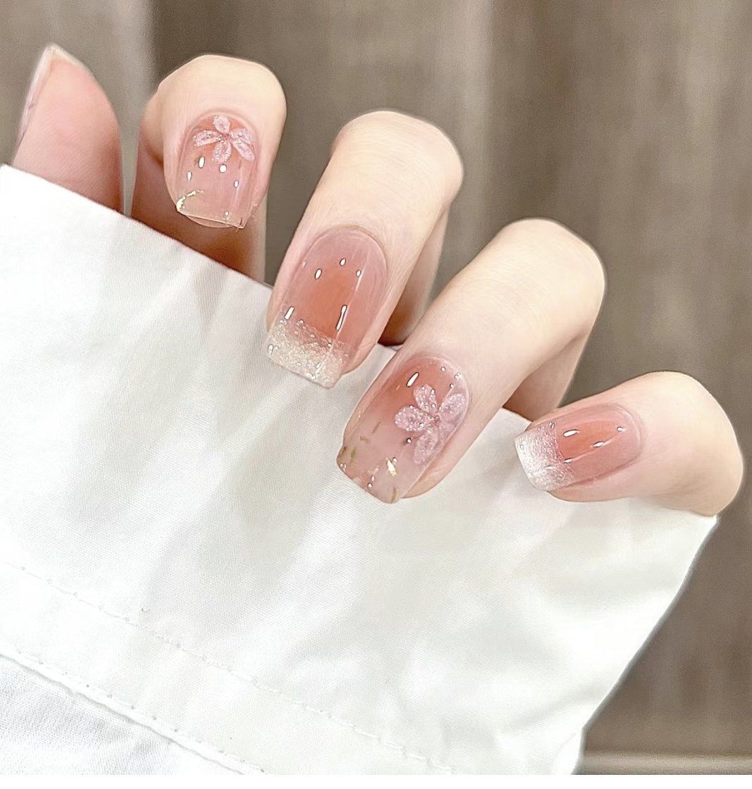 樱之漫舞樱花粉腮红美甲甜甜嫩嫩哒冰透质地的腮红晕染打底,点缀