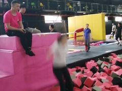 -嘿哟动霸CHUA·新潮玩运动娱乐中心·蹦床滑冰团建乐园