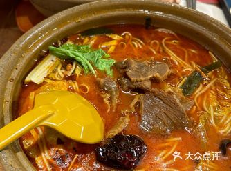 #0元玩转这座城西亚斯对面超好吃的冯久久红油砂锅面