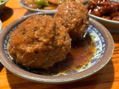 咸蛋黄狮子头-老外婆本帮面(塔城路店)