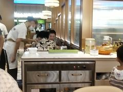 大堂-洪氏嗨捞·广东猪肚鸡·椰子鸡火锅(西咸万象城店)