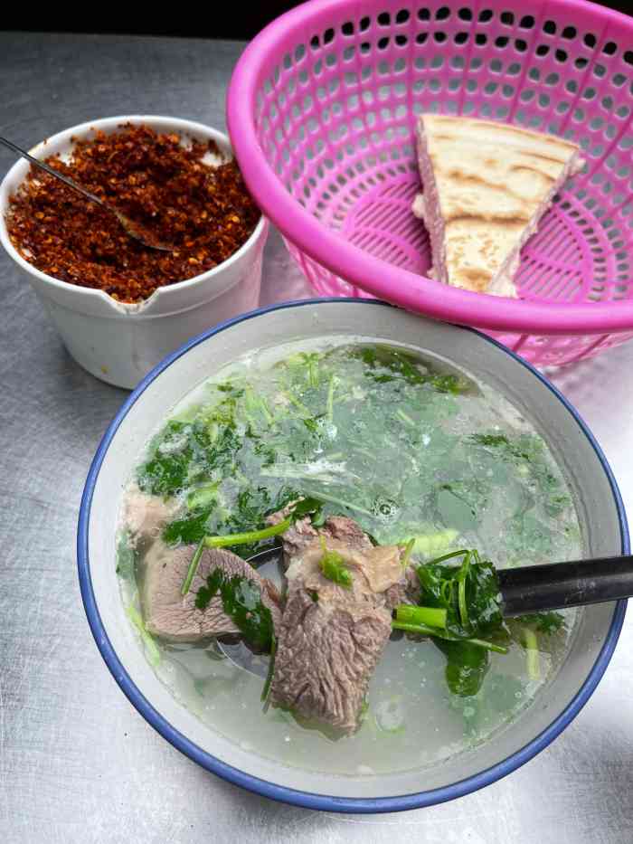 张老五鲜羊肉汤-"我们的第四季—西安,第一站开封.刚还住在.