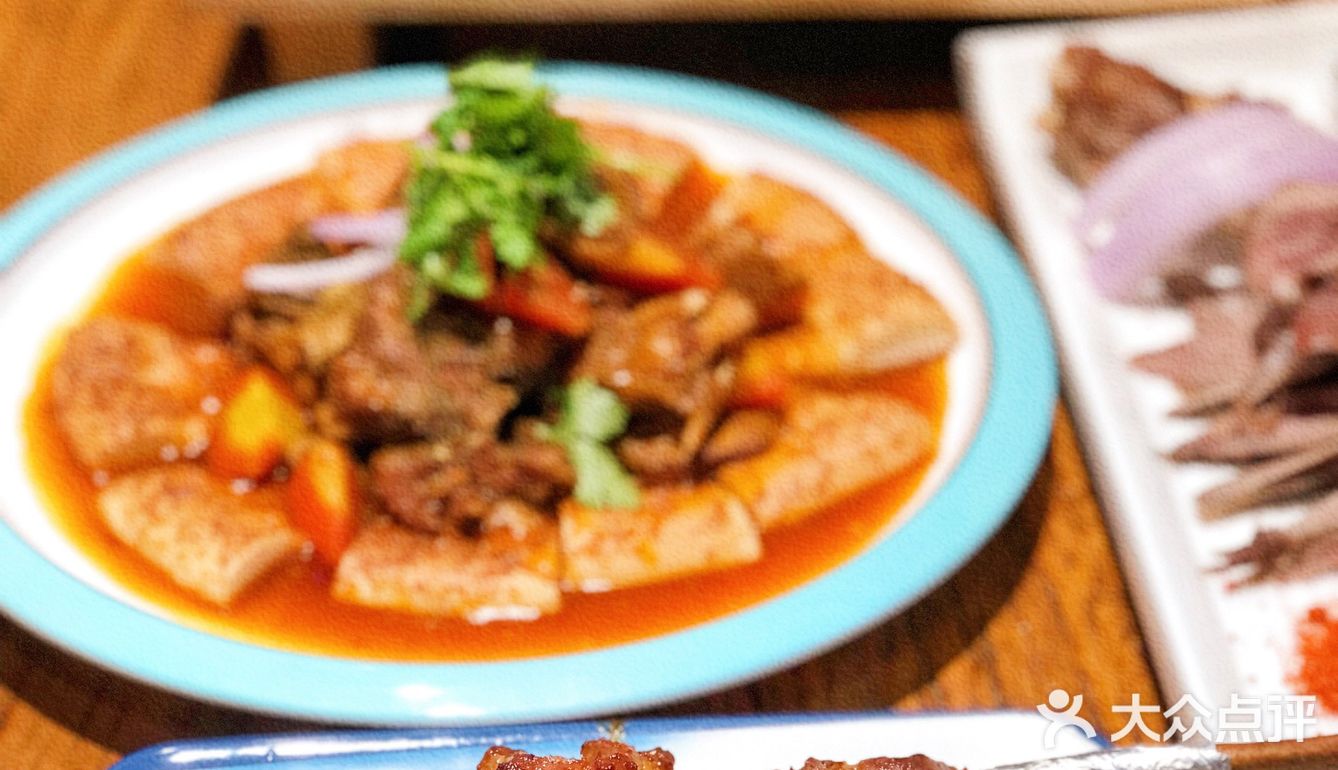 成都探店｜这家新疆菜的羊肉是阿勒泰空运来的