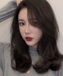 -罗亚帝造型·烫发染发
