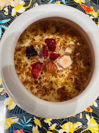 烤鸭就不必点评啦，但是这个酱，是真的与众不同