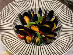 白酒烩蓝口贝-春树下·树屋花房西餐厅(罍街AS1980店)