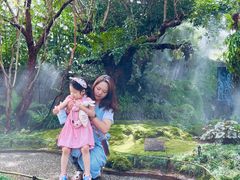 -Chom Cafe and Restaurant