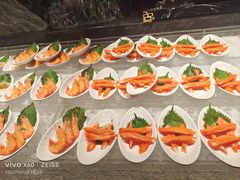 -雍容荟帝王蟹活龙虾展台自助(IFS黑金店)