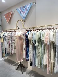 -一揽芳华汉服旗袍体验馆(拙政园店)