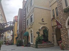 -鲁邦国际风情街(麦世达韩国精品百货店)