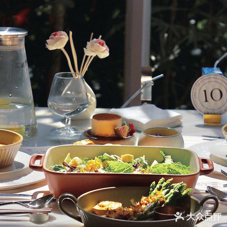 海口西餐🍴特别喜欢坐在阳光洒下的希腊风窗边吃饭