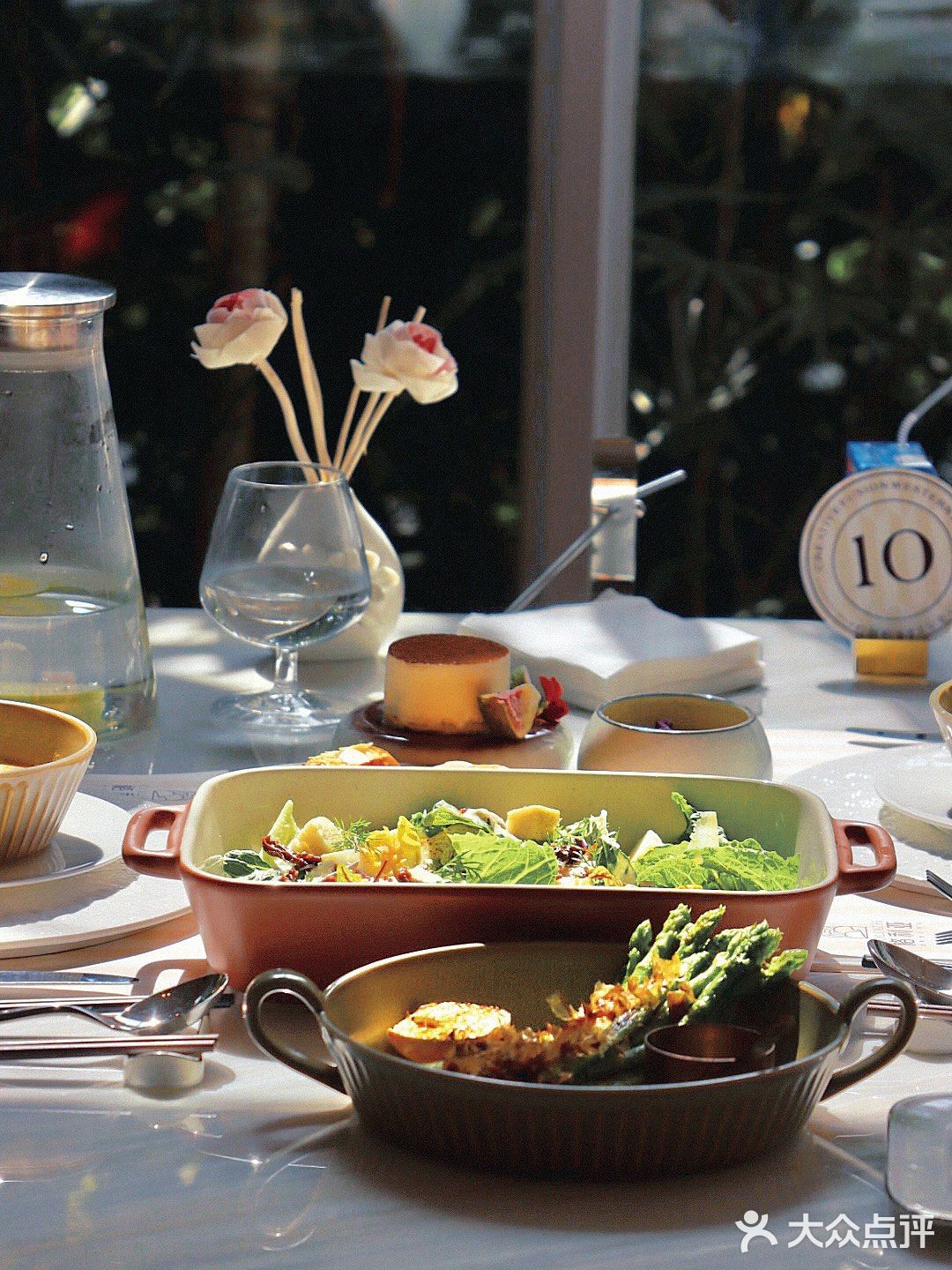 海口西餐🍴特别喜欢坐在阳光洒下的希腊风窗边吃饭