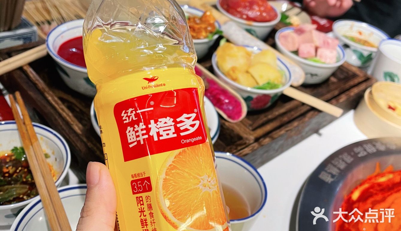热辣欢聚时光，鲜橙多解腻解辣多美味