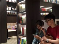 -钟书阁(群光广场店)