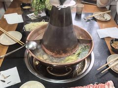 -果松木炭酸菜铜火锅·外婆参鸡汤