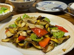 青红椒炒牛肝菌-云上千禾(水上店)