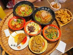 -爆炸头阿姨小四川正宗川味小吃(无任何分店)