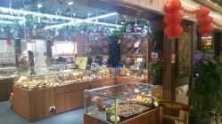 -灵彩珠宝(朗香街店)