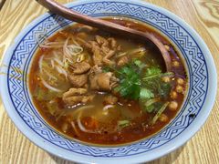 红烧肥肠米线-魔都三兄弟酸辣粉·蘸卤炸串(虹桥万科店)