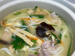 过桥米线-云海肴(星耀樟宜店)