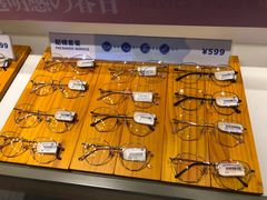 -LOOK眼镜·蔡司依视路配镜(宝山万达店)