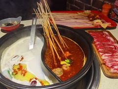 鸳鸯锅-钢管厂五区小郡肝串串香火锅(梅川路店)