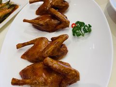 玻璃脆皮乳鸽-利苑酒家(金宝店)