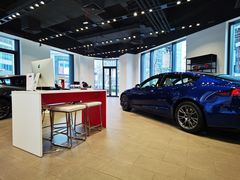 -TESLA 特斯拉(上海太古汇体验店)