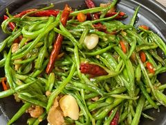 豆角丝炒五花肉-云海肴·汽锅鸡·云南菜(广安门天虹店)