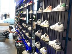 -阿迪达斯(武林银泰三叶草店)