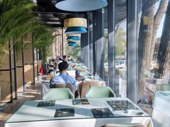 -思念果岭湖畔花房餐厅