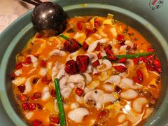 老坛酸菜鱼-周渝食惦·酸菜鱼精致川菜(横岗店)